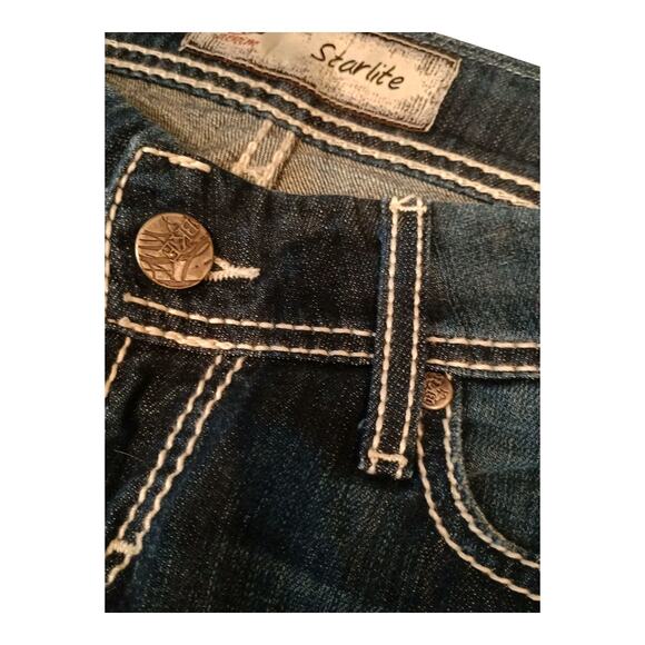 BKE Starlite Women's Capri Jeans Heavy Stitch Dark Wash Bling Embroidery Size 26 - Picture 4 of 9